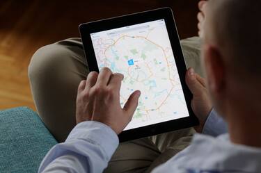 A man is seen looking at a map of Moscow on an iPad running the Apple Maps application on October 24, 2017. (Photo by Jaap Arriens/NurPhoto via Getty Images)