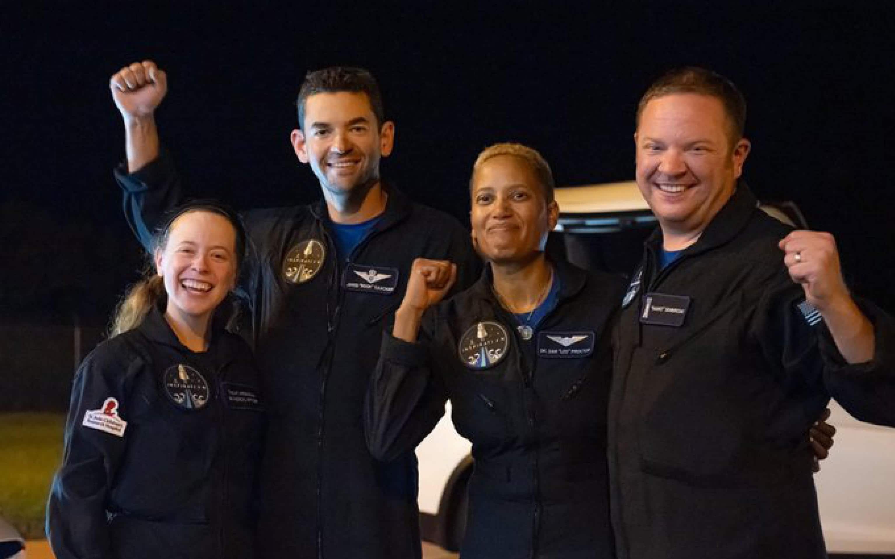 I primi quattro turisti spaziali di SpaceX sono ammarati ieri sera nell'Oceano Atlantico al largo della costa della Florida dopo aver trascorso tre giorni nello spazio, completando con successo la prima missione orbitale della storia senza astronauti professionisti a bordo, 19 settembre 2021.
ANSA/Twitter SpaceX      + ATTENZIONE LA FOTO NON PUO' ESSERE PUBBLICATA O RIPRODOTTA SENZA L'AUTORIZZAZIONE DELLA FONTE DI ORIGINE CUI SI RINVIA +