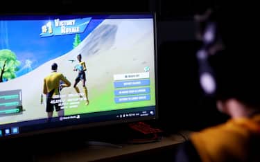 WOLVERHAMPTON, ENGLAND - MARCH 03: Pedro Neto of Wolverhampton Wanderers plays Fortnite online with YouTuber MrSavage at Sir Jack Hayward Training Ground on March 03, 2021 in Wolverhampton, England. (Photo by Jack Thomas - WWFC/Wolves via Getty Images).