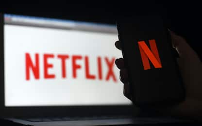 Netflix, stop a password condivisa: abbonamento per nucleo domestico