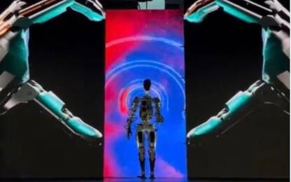 Musk ha svelato “Optimus”, prototipo di robot umanoide
