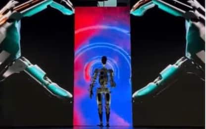 Musk ha svelato “Optimus”, prototipo di robot umanoide
