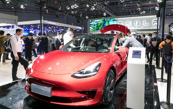 Tesla lowers prices, Model 3 and Y to 12,500 and 5,000 euros less