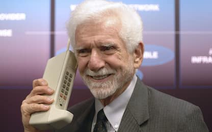 50 anni fa partiva la prima telefonata da un cellulare. La storia