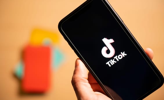 TikTok, labels are coming to identify content generated with AI