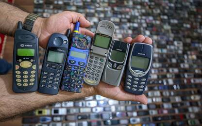 Tornano i telefoni basic, i giovani li usano per detox dai social
