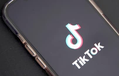 Irlanda multa Tik Tok per 345 milioni: violate norme su privacy minori