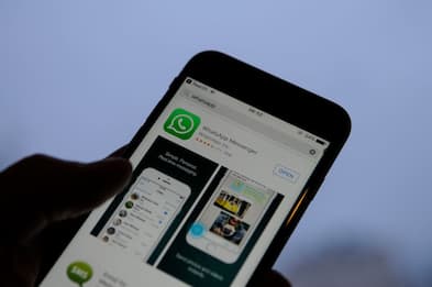 "Papà mi è caduto il telefono", la nuova truffa WhatsApp svuota-conto
