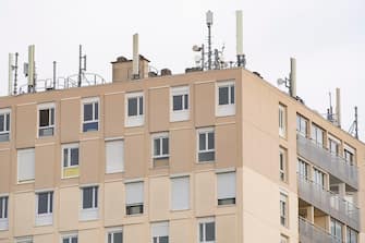 epa08823819 5G antennas are seen on the roofs of buildings in Bordeaux, France, 16 November 2020. The deployment of 5G in France will begin on 18 November 2020. Orange in leader, and SFR, Bouygues Telecom, Free Mobile have operating licenses and are granted on a basic basis for 15 years, with the possibility of extending them for fivee more years. The construction of the 5G network will take at least 10 years. It will switch to 100 percent 5G in 2030.  EPA/CB
