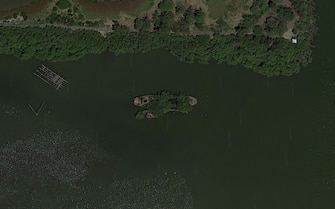 Il relitto di una nave nella Homebush Bay, di Sydney, in Australia, visto da Google Earth