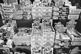 523744209 A retail display featuring Pac-Man candy and chewing gum at the Paramus Park Mall, New Jersey, USA, 14th August 1982. (Photo by Barbara Alper/Getty Images)