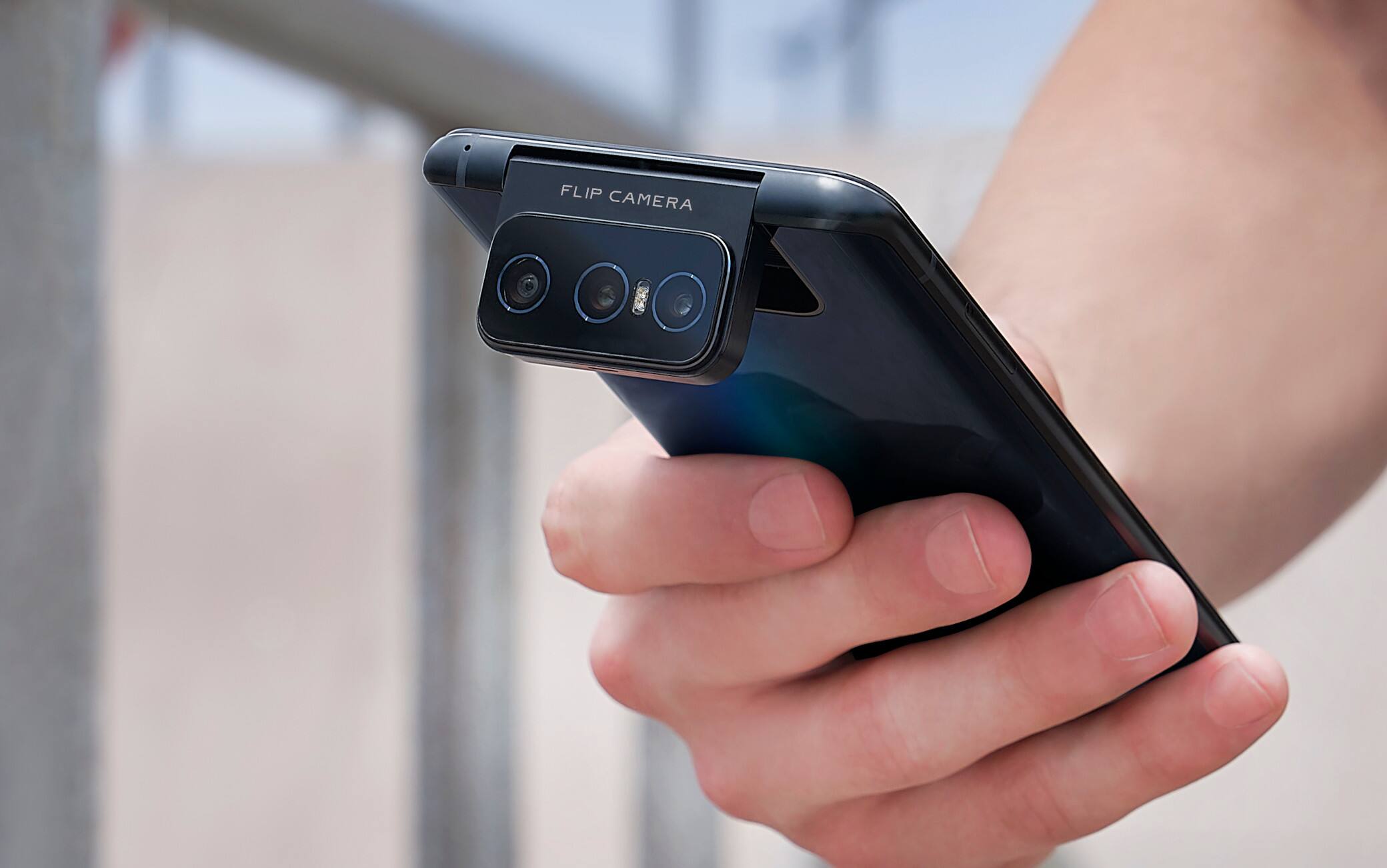 La Flip Camera, vero gioiello dello ZenFone 7 Pro