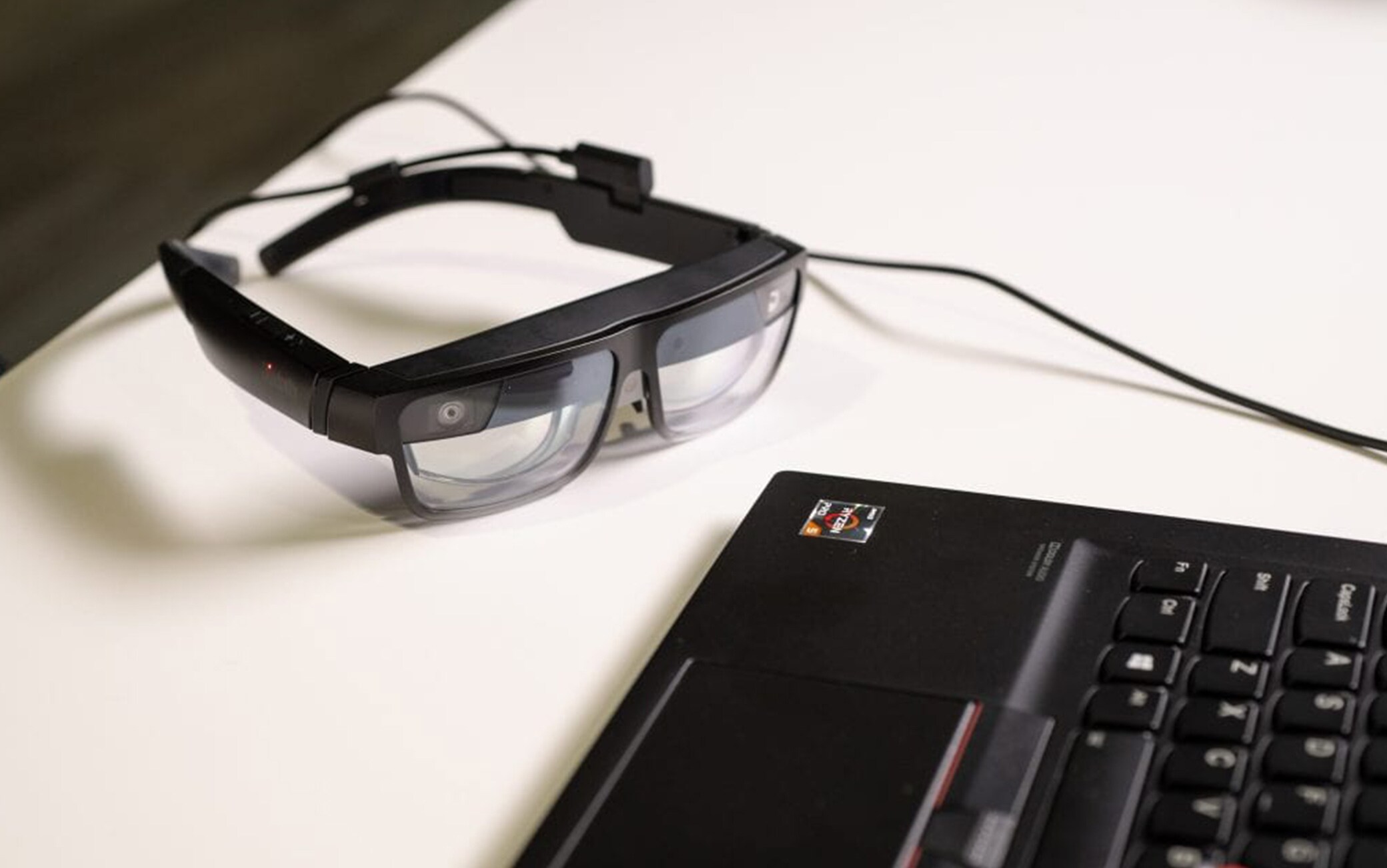 Gli occhiali “smart” ThinkReality A3 di Lenovo