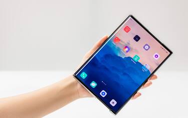 OPPO, abbiamo provato lo smartphone estendibile X 2021