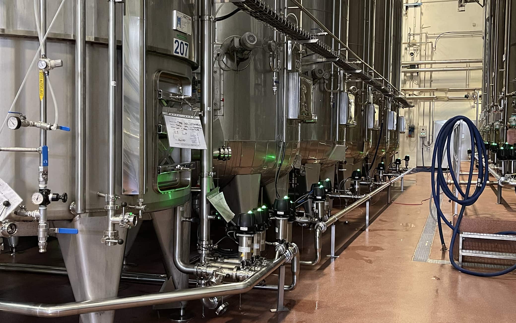 Lo stabilimento vitivinicolo Caviro di Forlì è uno dei più tecnologizzati al mondo