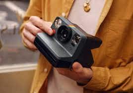 Polaroid, lo sviluppo immediato della foto come negli anni '70
