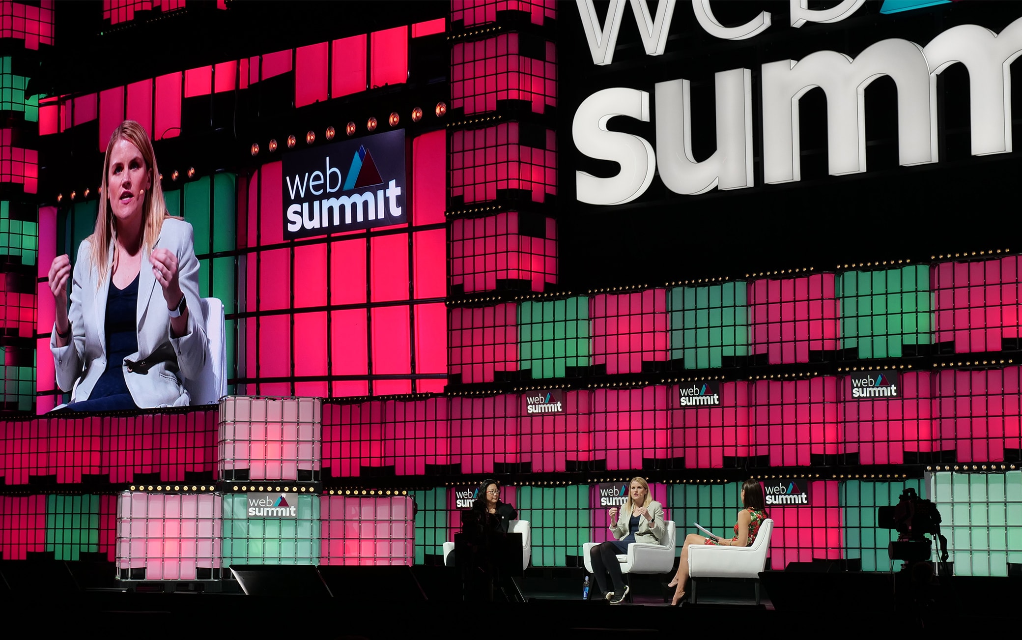 Web Summit, thousands of people in Lisbon: innovative tech projects as protagonists