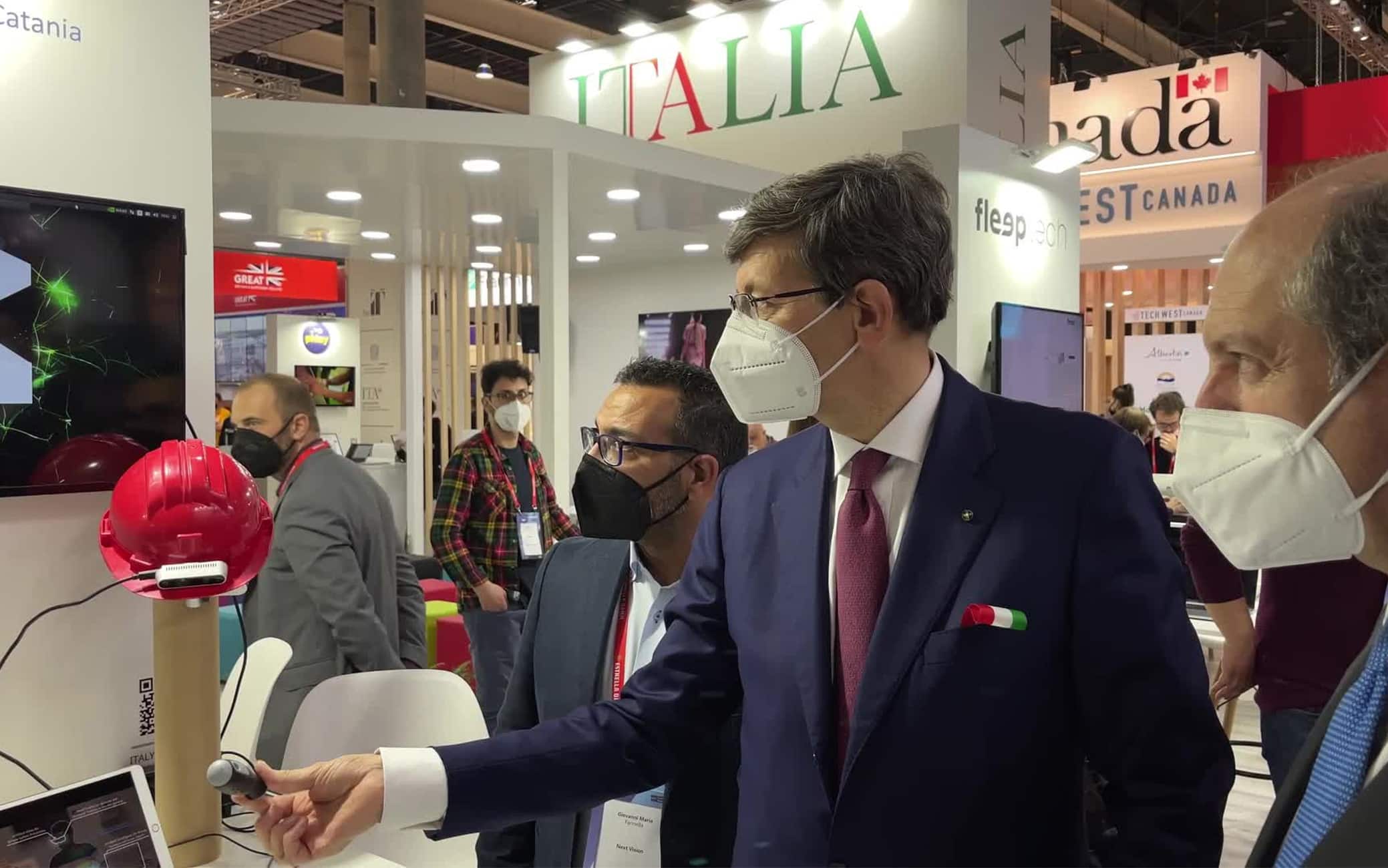Il ministro per l'innovazione tecnologica e la transizione digitale Vittorio Colao visita il padiglione italiano