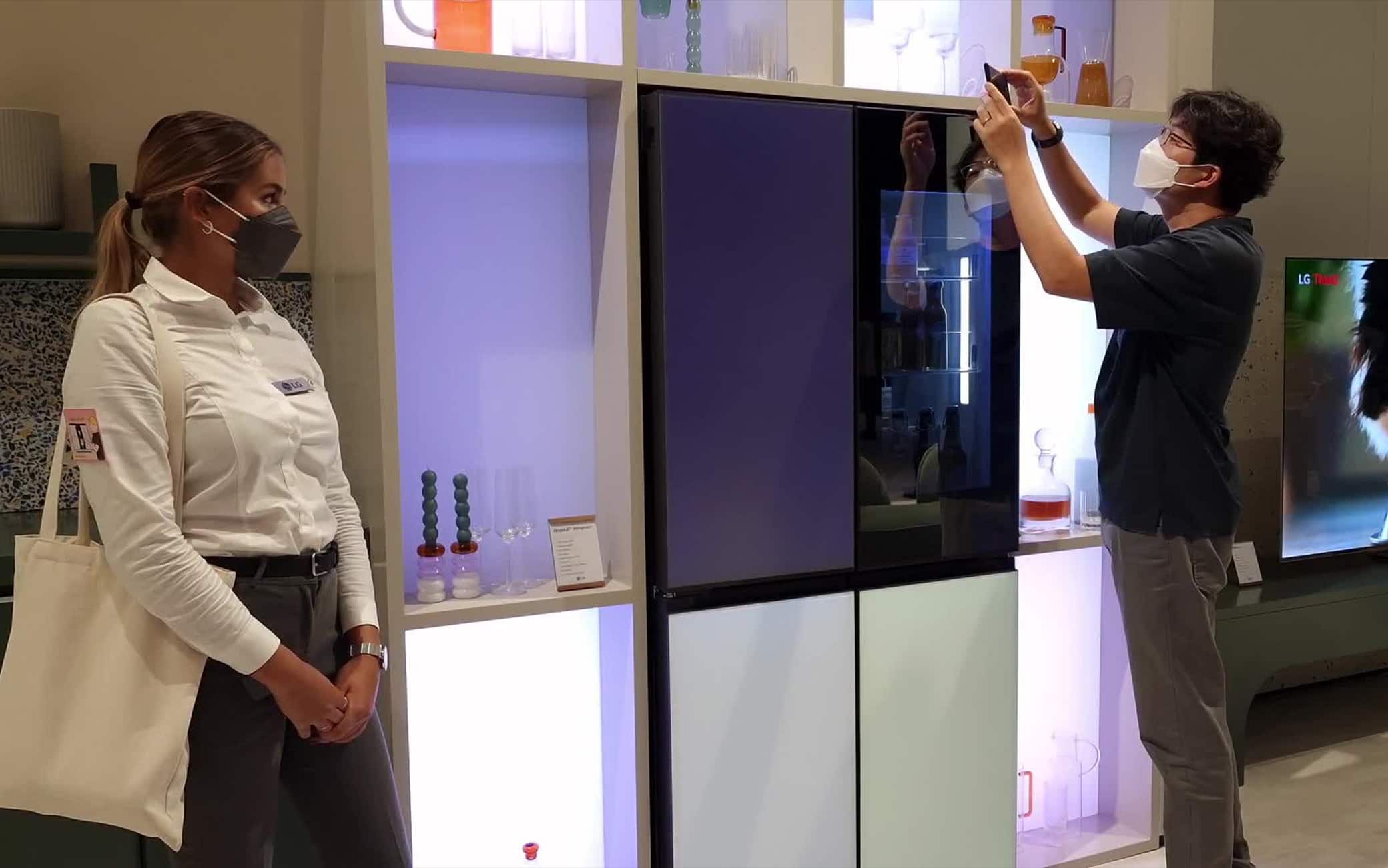 LG presenta il frigorifero a cui è possibile cambiare colore alle ante attraverso un'app