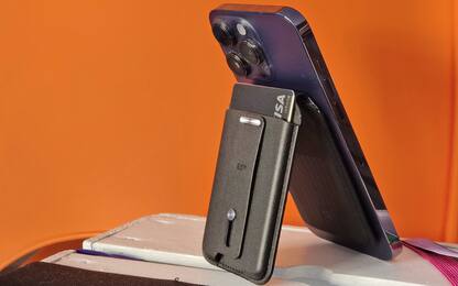 Geo Wallet Stand, il porta carte ultra resistente per iPhone