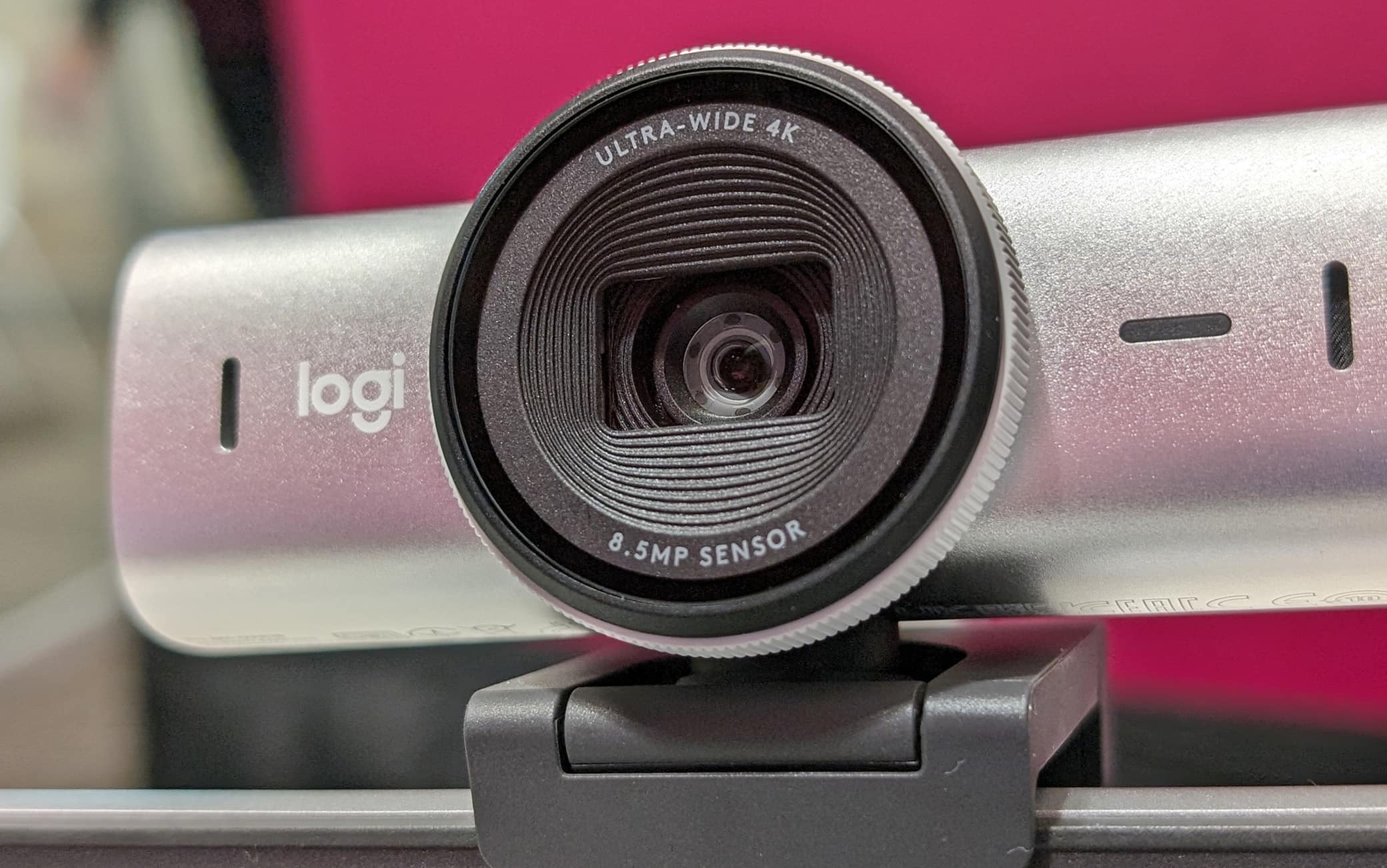 La webcam si presenta elegante e appare, da subito., un prodotto premium