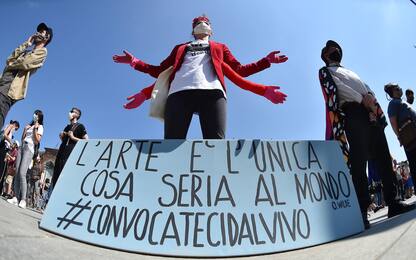 Torino, protesta dei lavoratori dello spettacolo in piazza Castello