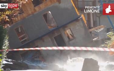 Maltempo, crolla una palazzina a Limone Piemonte. Video