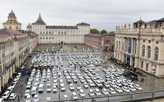 A moment of the taxi drivers protest against the new decree of the President of the Italian Council of Ministers, which contains the containment measures for the contagion from Covid-19, under the palace of the Piedmont Region in Castello square, in Turin, 25 October 2020. ANSA / ALESSANDRO DI MARCO