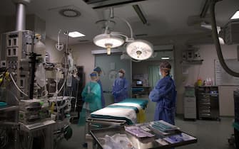La preparazione  della sala operatoria del pronto soccorso dell'ospedale Niguarda, Milano, 28 maggio 2020. ANSA/Filippo Venezia
