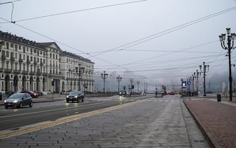 Piazza Vittorio e via Po nella nebbia. Torino, 3 dicembre 2020 ANSA/JESSICA PASQUALON