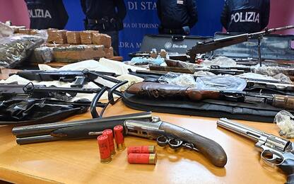 Torino, armi d'assalto e 54 chili di droga in garage: arrestato 31enne