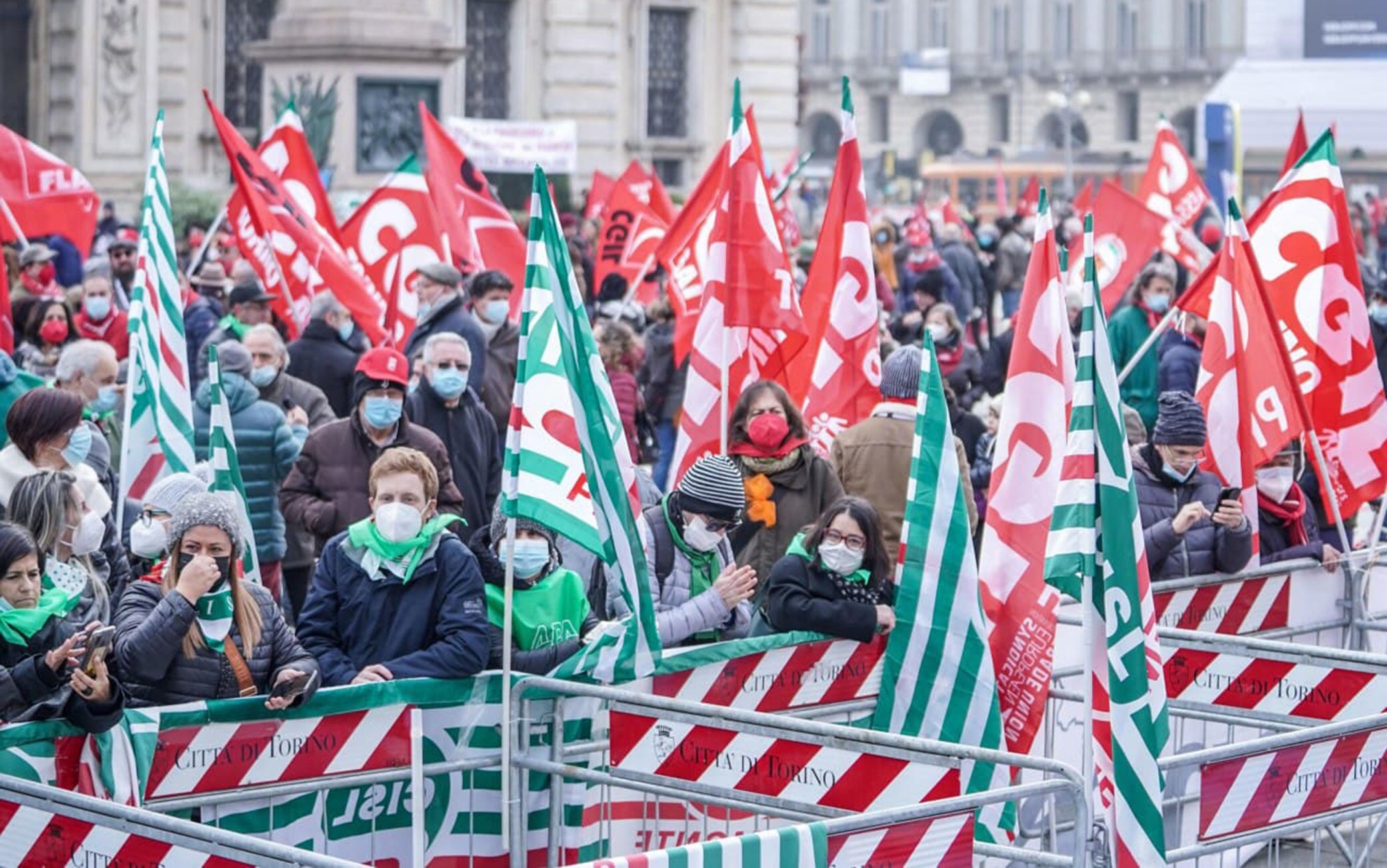La manifestazione dei lavoratori a Torino