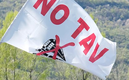 No Tav, proteste in Val di Susa: manifestanti allontanati con idranti