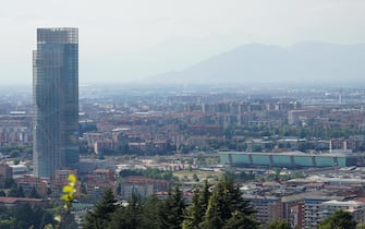 Una veduta di Torino che risulta  tra le città più inquinate, secondo il rapporto dell'Oms., 30 settembre 2020. Da domani in vigore  i divieti di circolazione ma lo stop ai veicoli diesel Euro 4 slitta al 1°gennaio 2021. ANSA/JESSICA PASQUALON