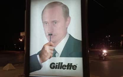 Torino, street art: in una finta pubblicità Putin ritratto come Hitler