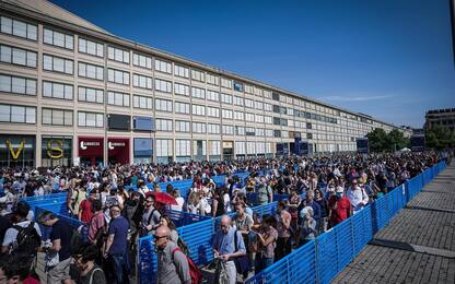 Salone del Libro di Torino, code agli ingressi per la terza giornata