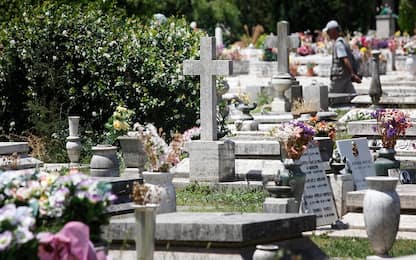 Tombe di bambini mai nati rimosse a Brescia, procura apre inchiesta