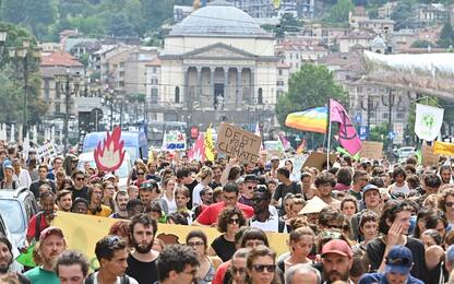 Torino, manifestazione Fridays for Future: un migliaio in corteo