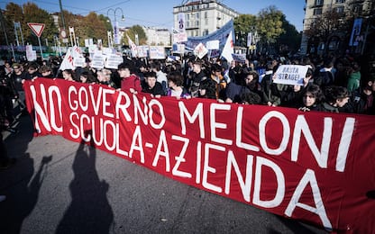 Scuola, manifestazione a Torino: studenti in corteo