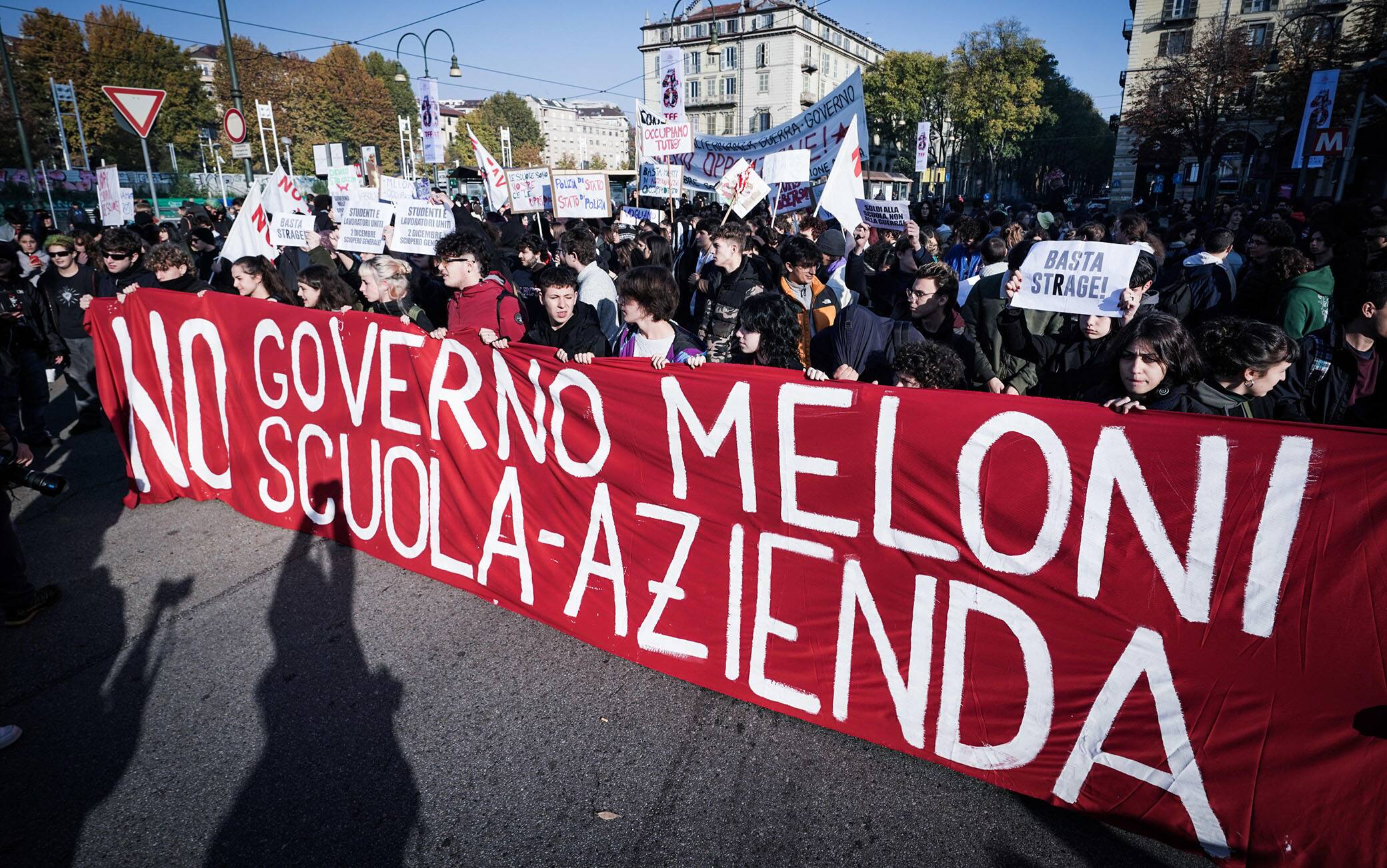 La manifestazione degli studenti a Torino