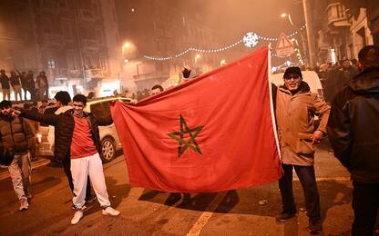 Torino, festa dei tifosi del Marocco dopo la vittoria ai Mondiali