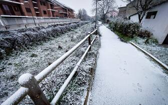 Primi fiocchi di neve hanno imbiancato Torino, 13 dicembre 2022. ANSA/TINO ROMANO