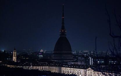 Torino accoglie appello Zelensky, Mole e Palazzo Civico a luci spente