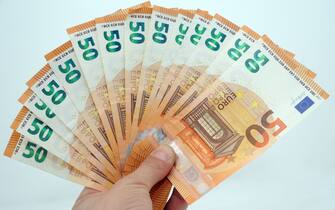 Cosa sapere sul bonus tende Milano - Soldi e aumento del costo della vita a causa della crisi economica