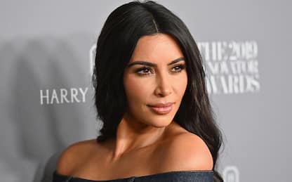Kim Kardashian sfoggia un outfit che fa il giro del web