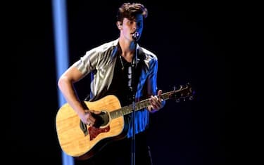 shawn-mendes-lost-in-japan