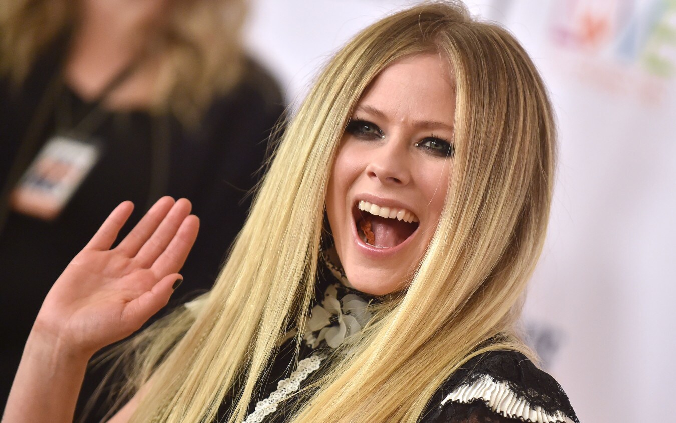 Avril Lavigne Ieri E Oggi Ecco Com E Cambiata Sky Tg24