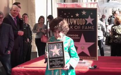 La stella di Gina Lollobrigida brilla sulla Walk of Fame