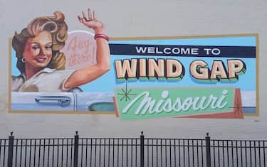 d70d634e-08f6-45bc-ad5f-d8450fc7a1f1-welcome-to-wind-gap-missouri-mural