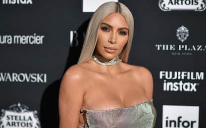 Kim Kardashian fa causa per 10 milioni di dollari 